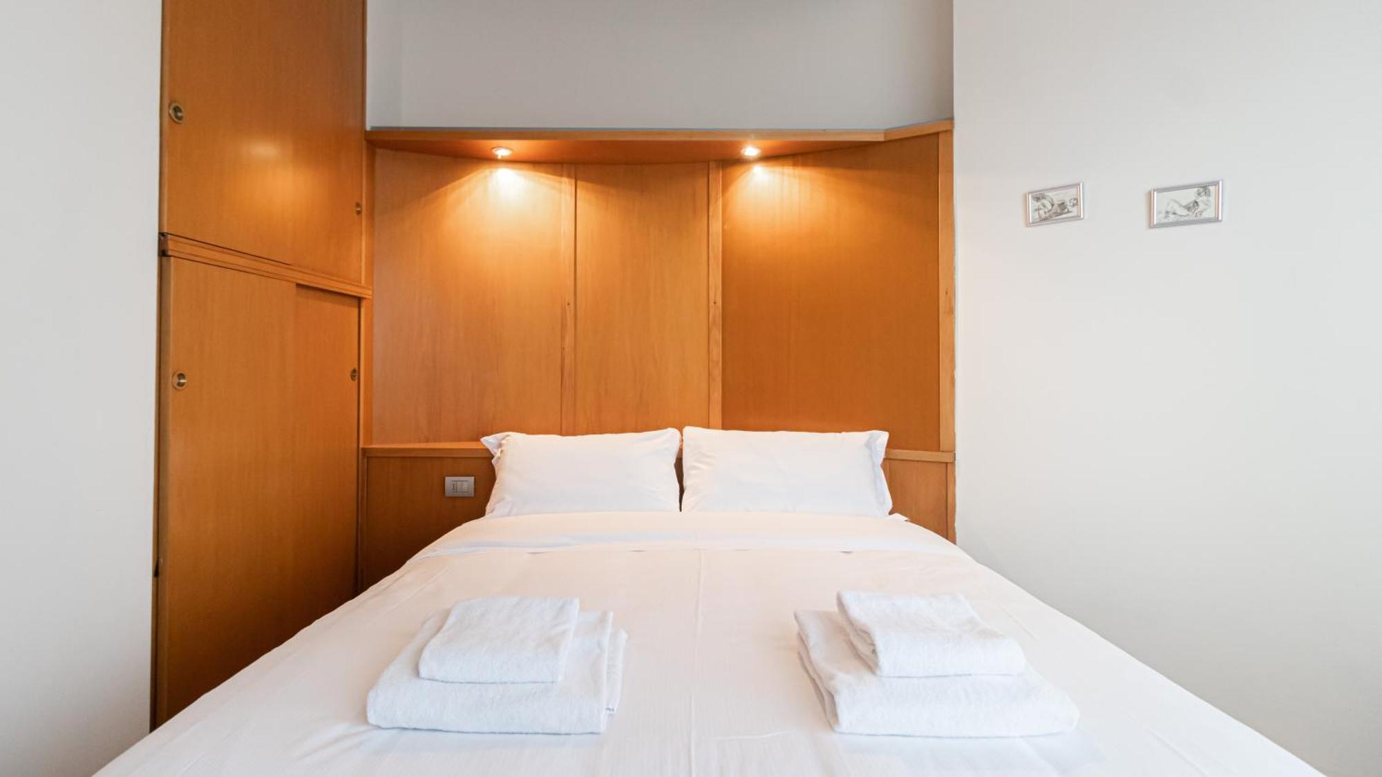 Italianway-Gian Galeazzo Apartment Milan Bagian luar foto