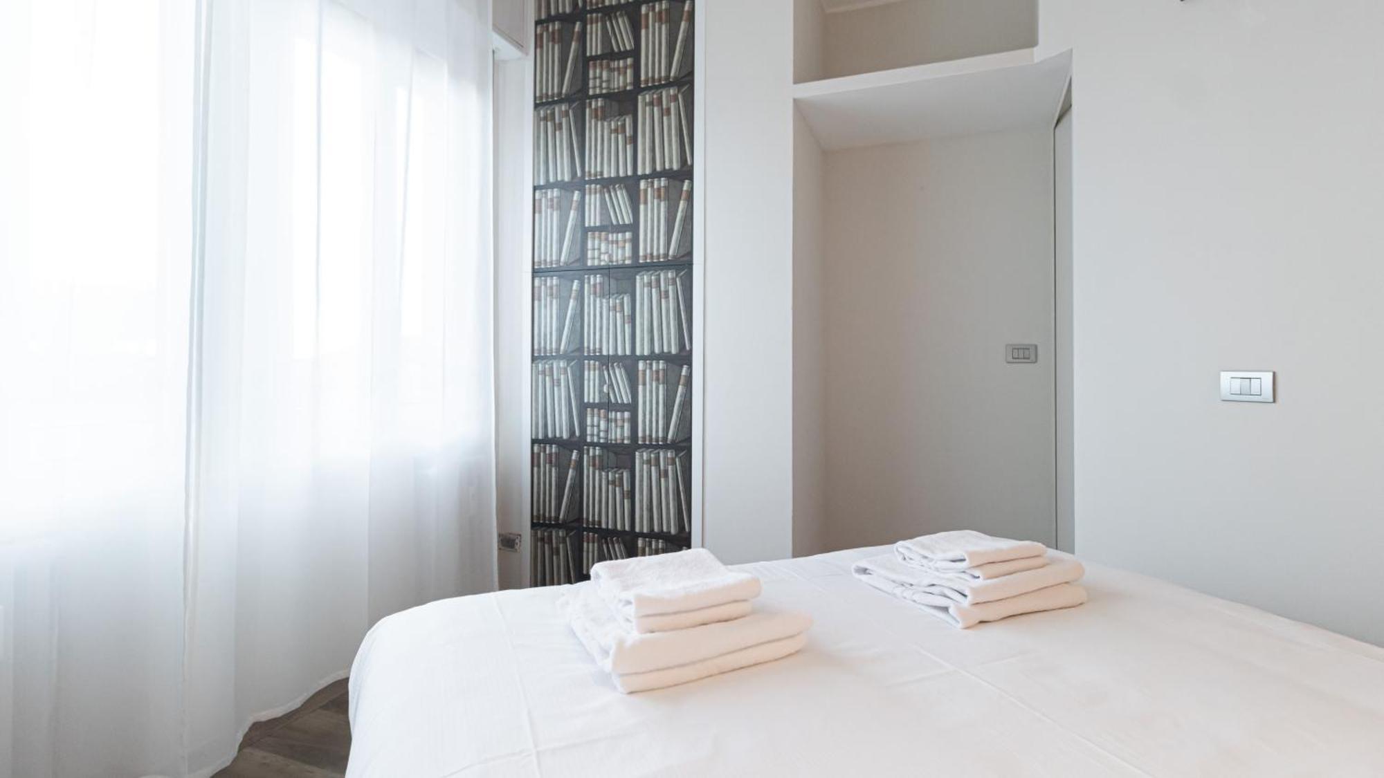 Italianway-Gian Galeazzo Apartment Milan Bagian luar foto
