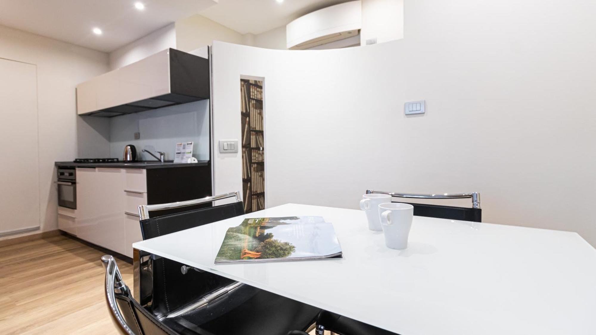 Italianway-Gian Galeazzo Apartment Milan Bagian luar foto